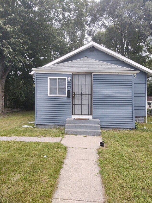 Primary Photo - Beautiful new rehabbed home