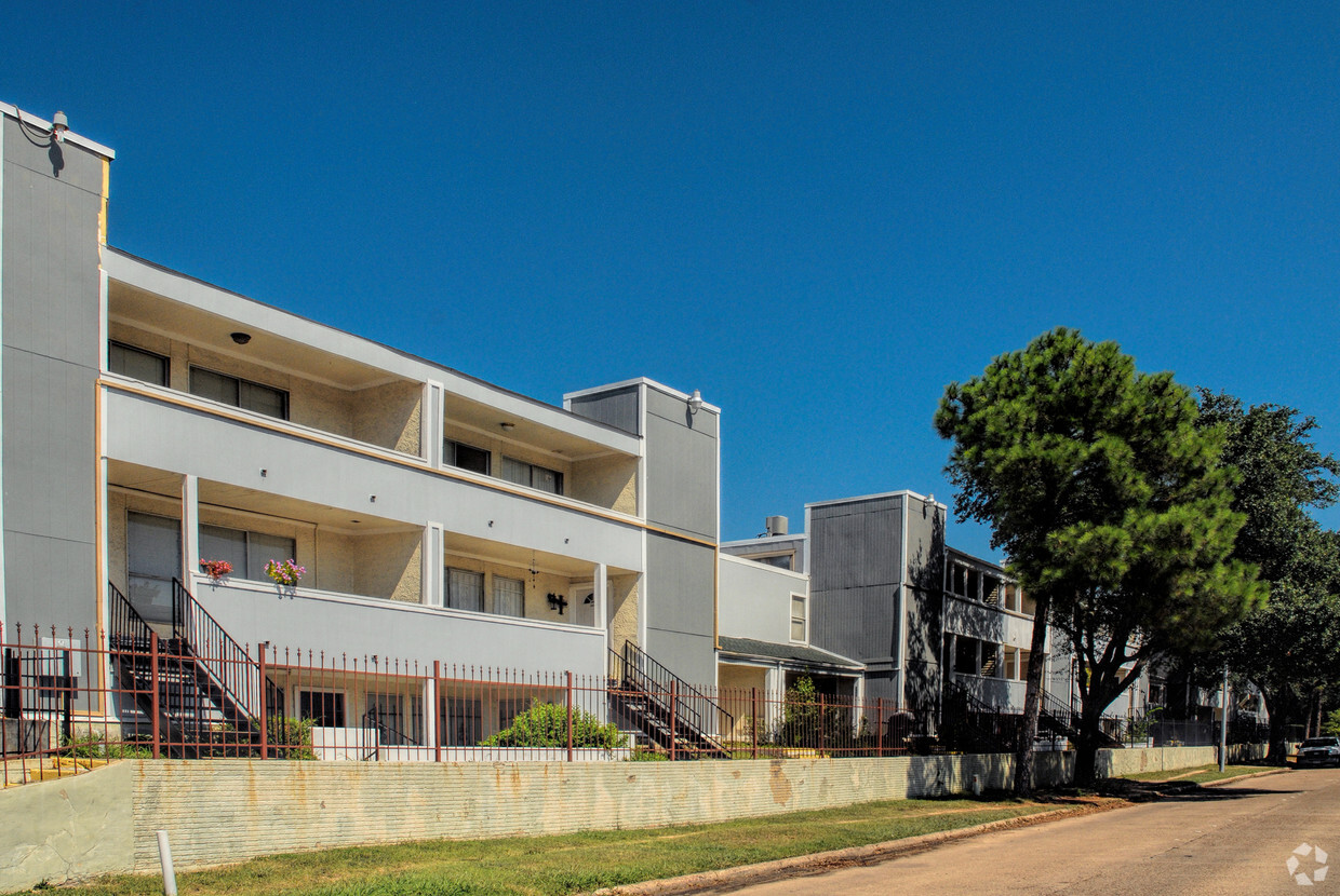 Primary Photo - Stratford Park Condo