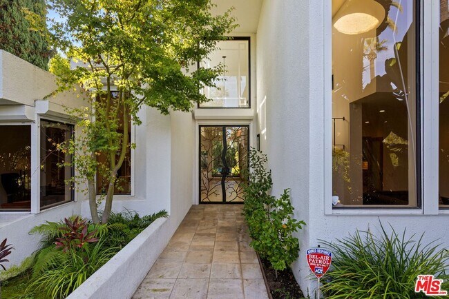 Foto del edificio - 605 N Hillcrest Rd