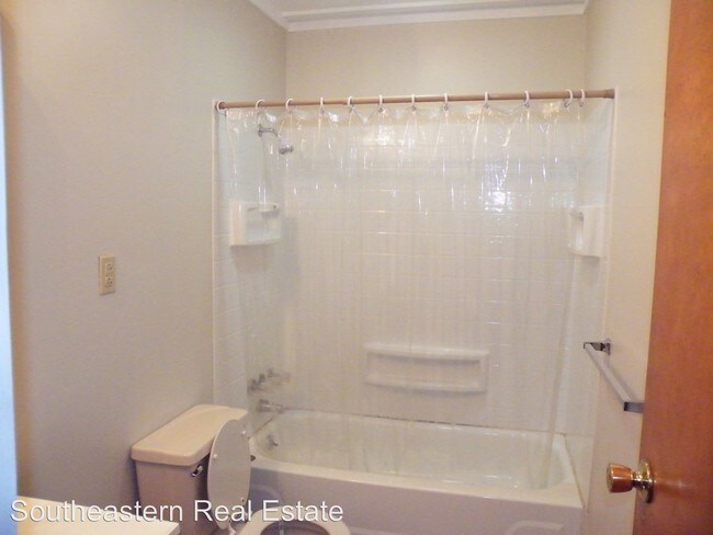 Foto del edificio - 3 br, 2 bath House - 465 Montague Rd