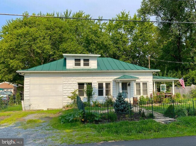 Building Photo - 16 S Loudoun St