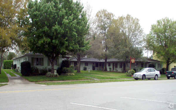 Primary Photo - Lakeside Apartments