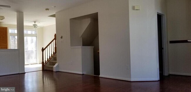 Building Photo - 836 Knob Ct