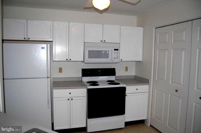 Foto del edificio - 8200 Blue Heron Dr