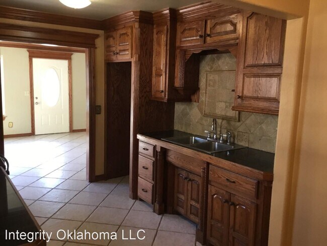 Building Photo - 2 br, 1 bath House - 4903 N Willow Ave