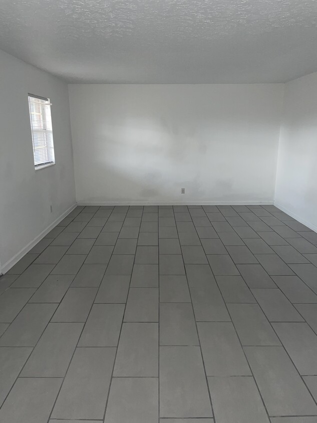 Living Room - 601 Cheyenne Rd