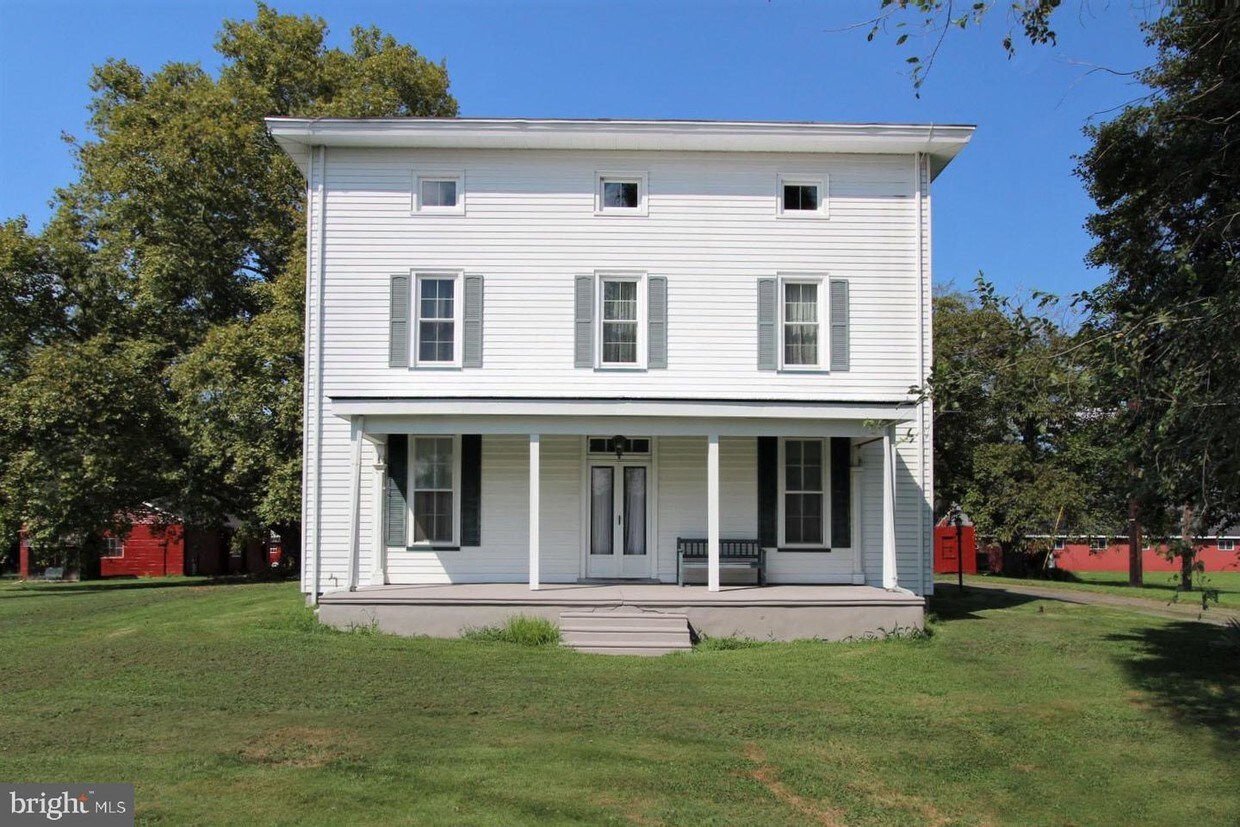 Primary Photo - 224 Landing St
