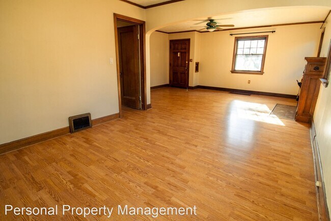 Building Photo - 3 br, 1.5 bath House - 614 E. 24th St