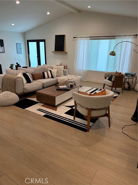 Foto del edificio - 5457 Beckford Ave