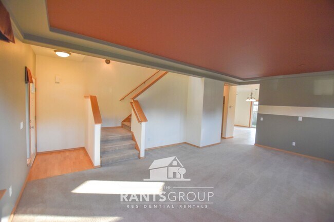 Foto del edificio - Spacious home in a fantastic neighborhood