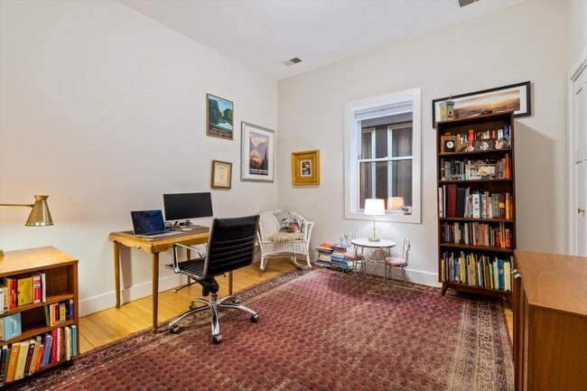 Building Photo - 3 bedroom in Chicago IL 60614