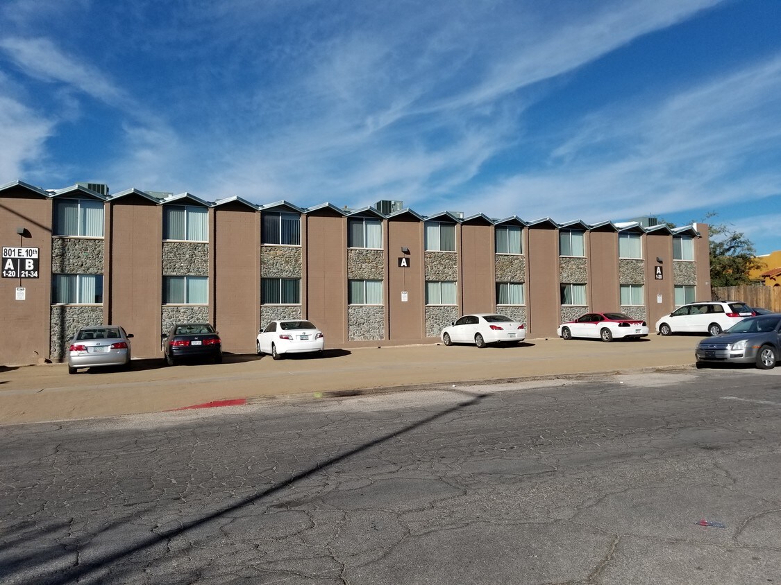 Foto principal - 801 E 10th St