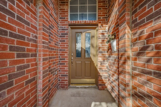 Building Photo - 2317 Suntree Ln