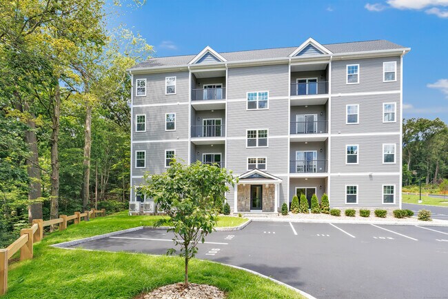 Foto del edificio - 303 Bridgeport Ave