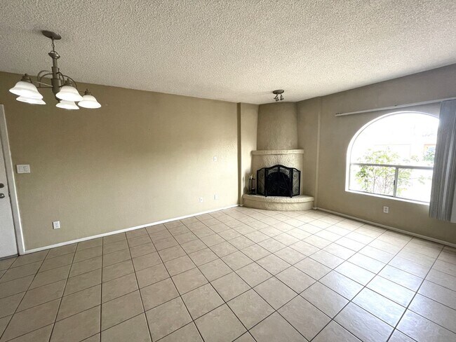 Building Photo - Plaza Oro Loma Fourplex
