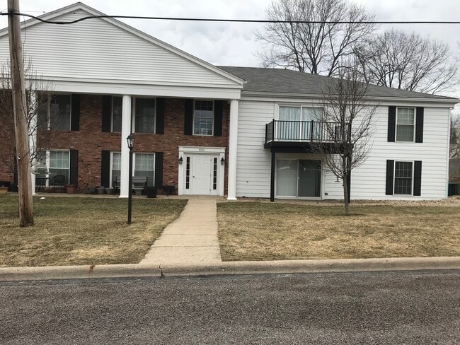 Front - 5210 N Montclair Ave