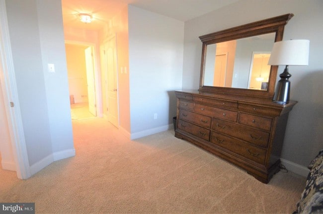 Foto del edificio - 6049 Valley Forge Dr
