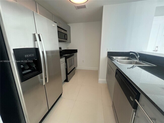 Foto del edificio - 1861 NW S River Dr