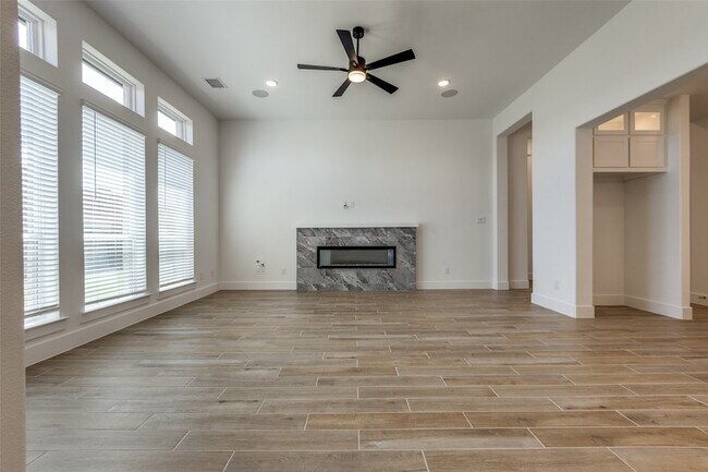 Foto del edificio - 6204 Mulberry Creek Ln
