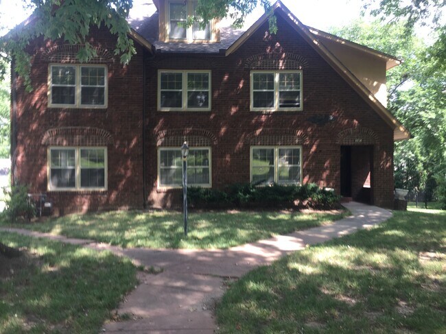 Front View - 6035 Oak St