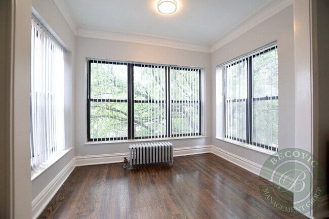 Foto del edificio - 4707 N Albany Ave