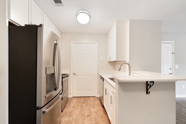Building Photo - The Woodlands Apartment Homes