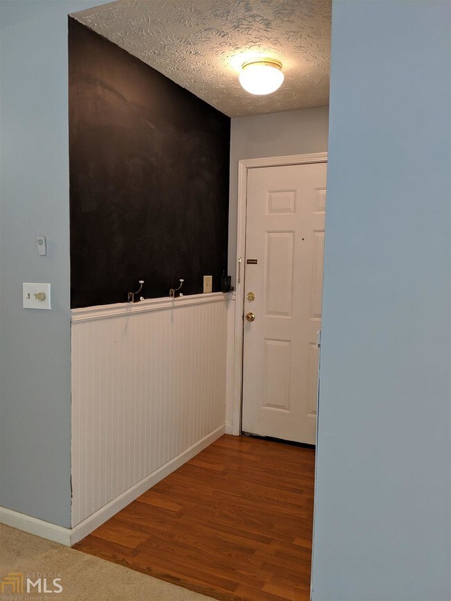 Building Photo - 216 Valley View