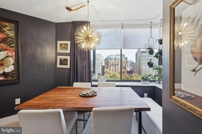 Building Photo - 202 W Rittenhouse Square