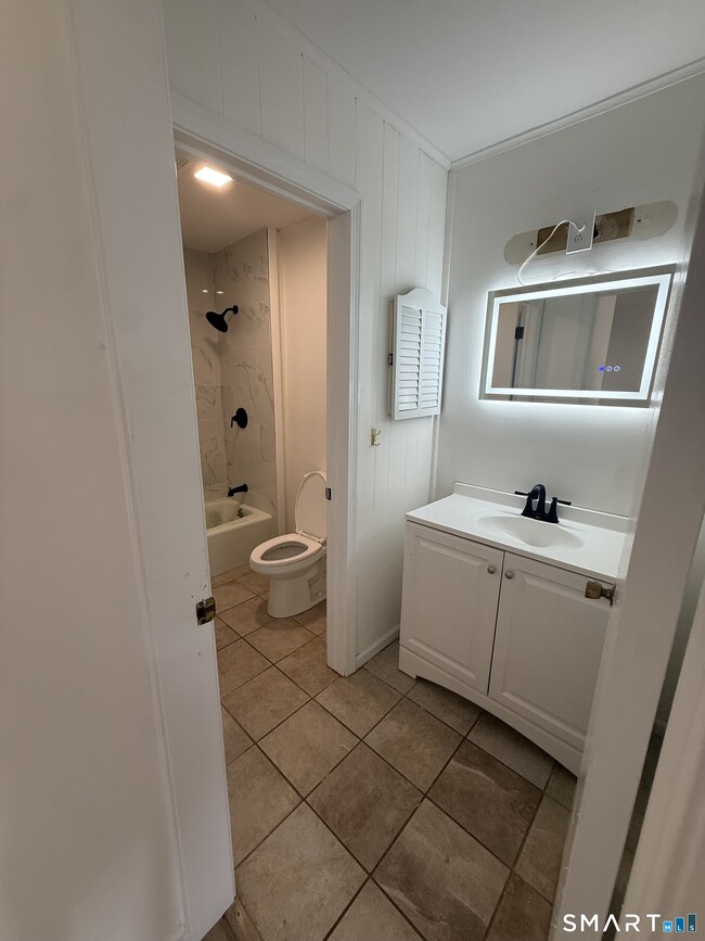 Building Photo - 14 Averill Pl