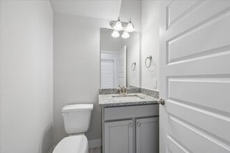 Building Photo - 10 Greenbriar Lp