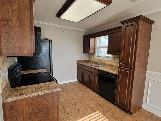 Building Photo - MEDINA: Richmond Subdivision