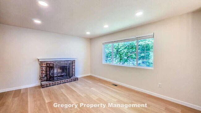 Foto del edificio - 622 204th St SE