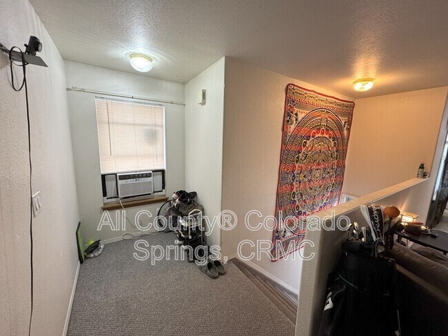 Building Photo - 202 S Empress Dr