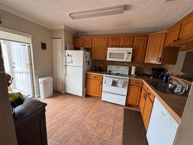 Foto del edificio - 16213 SW 72nd Terrace