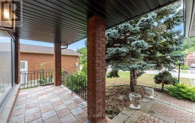 Building Photo - 49 Thistle Ridge Dr