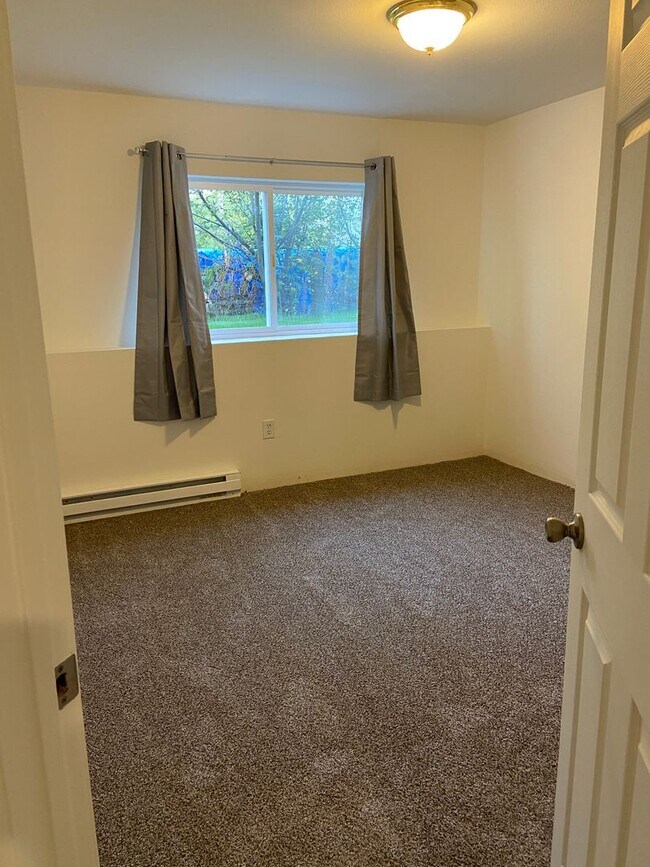 Building Photo - Riverton triplex