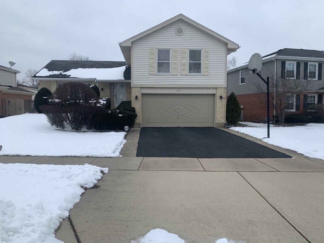 667 Cherrywood Dr, Wheeling, IL 60090 House Rental in Wheeling, IL