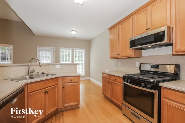 Building Photo - 495 Roland Manor Dr