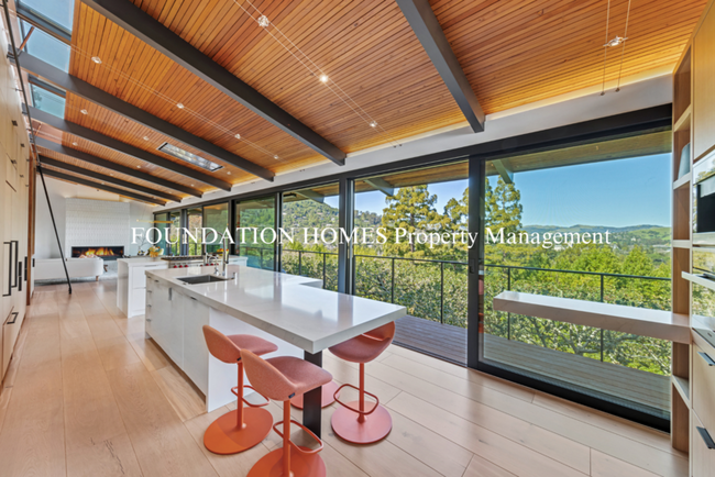 Building Photo - 70 Ivy Dr