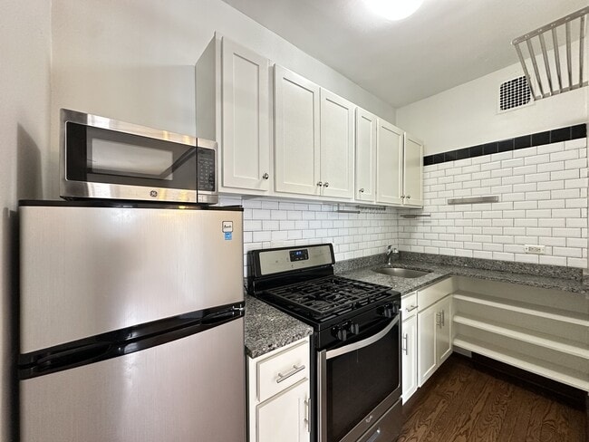 Building Photo - 1367 E 53rd St
