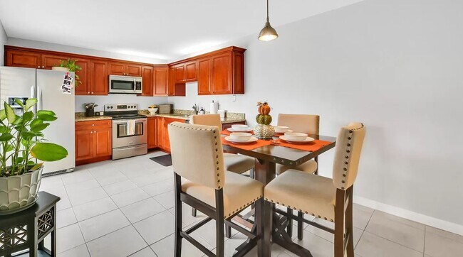 Building Photo - 117 1st Way