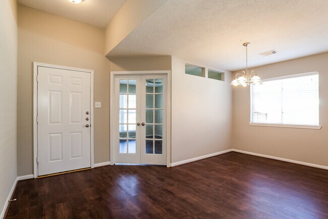 Building Photo - 28906 Loddington St