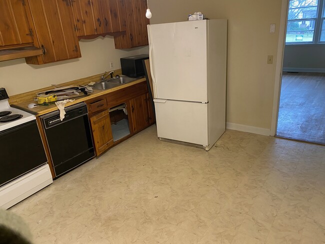 Kitchen - 3608A Caldwell Ct