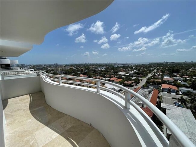 Foto del edificio - 8911 Collins Ave