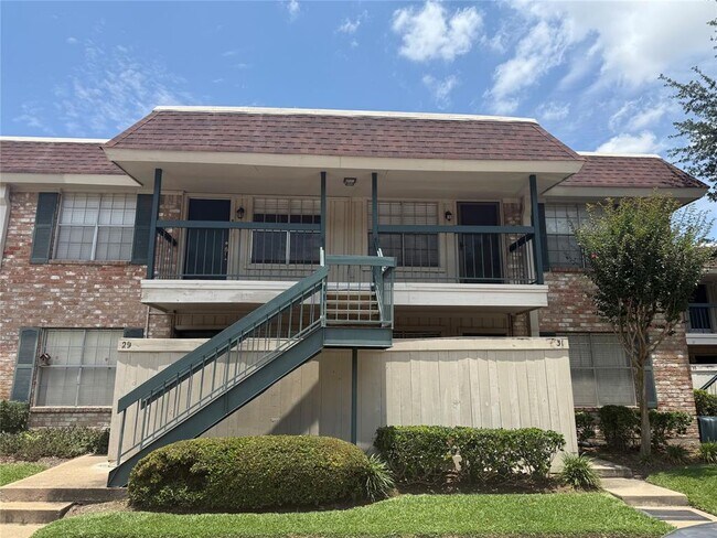 Foto del edificio - 845 Augusta Dr