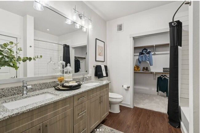 Foto del edificio - 2100 E Vickery Blvd