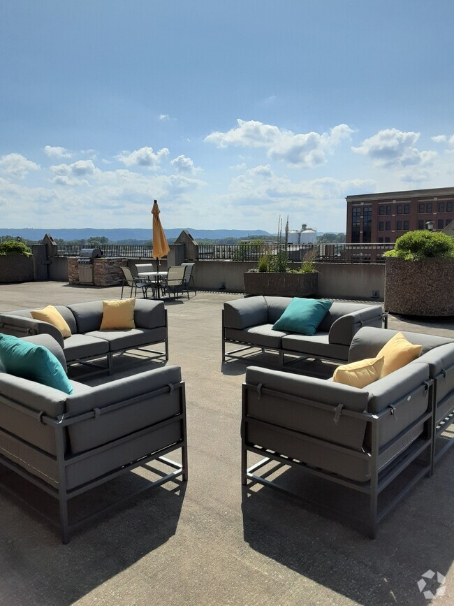 Rooftop Patio - Cameron Park Apartments