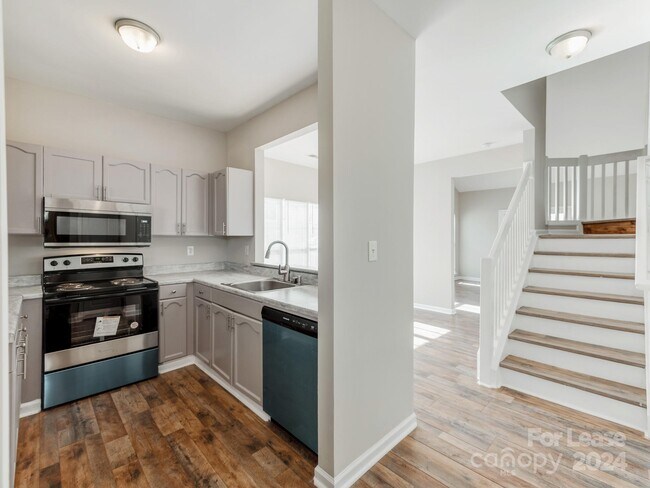 Building Photo - 6387 Mallard View Ln