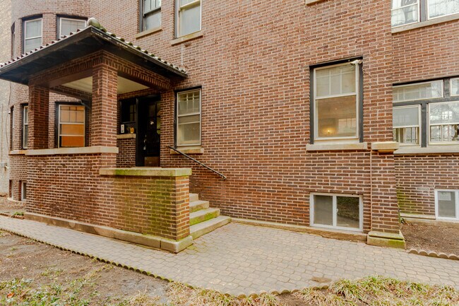 Building Photo - 925 W Winona St