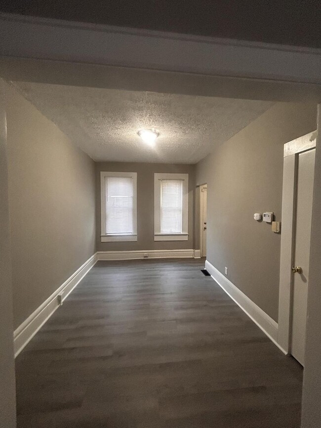 Foto del edificio - 889-895 East Fulton Street